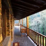 Casas Do Rio * Пампильоза-да-Серра